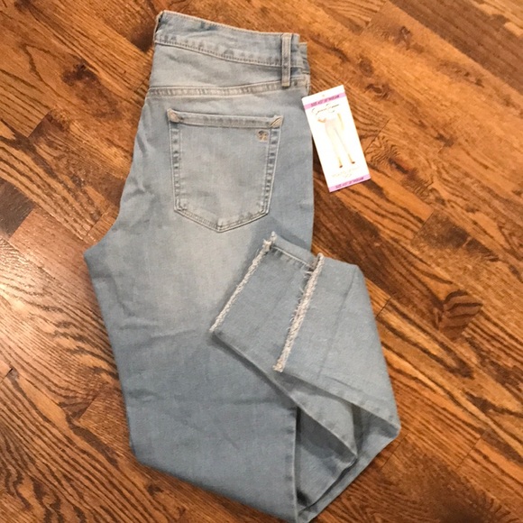 Jessica Simpson Relaxed Skinny Crop Jeans - Picture 1 of 14